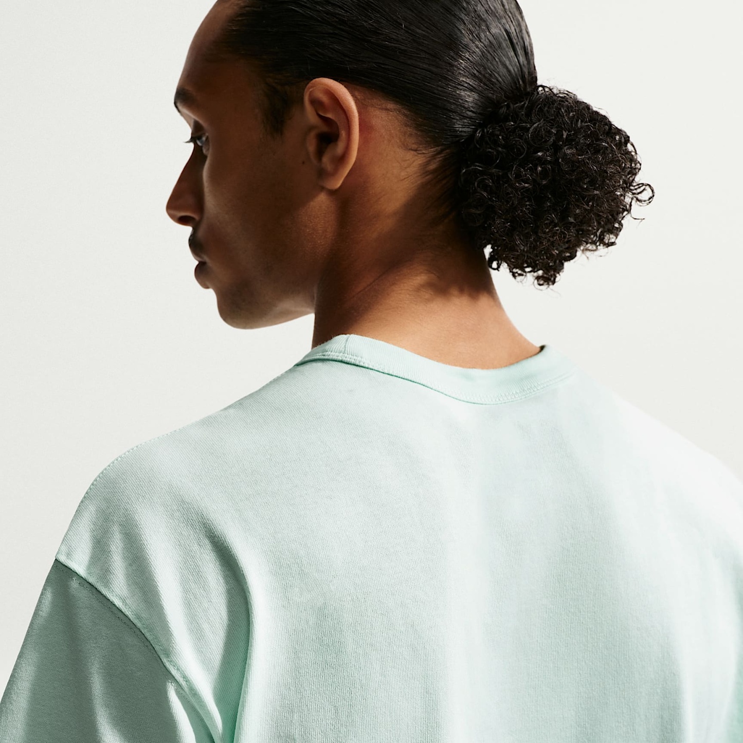 Nike Sportswear Premium Essentials Men's T-Shirt – Barely Green