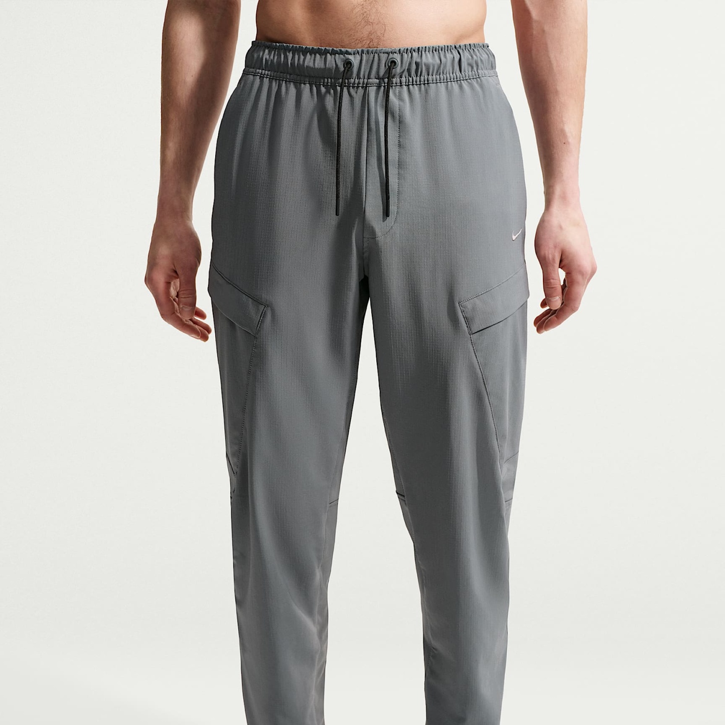 Nike Unlimited Men's Dri-FIT Versatile Cargo Trousers – Smoke Grey/Black/Smoke Grey