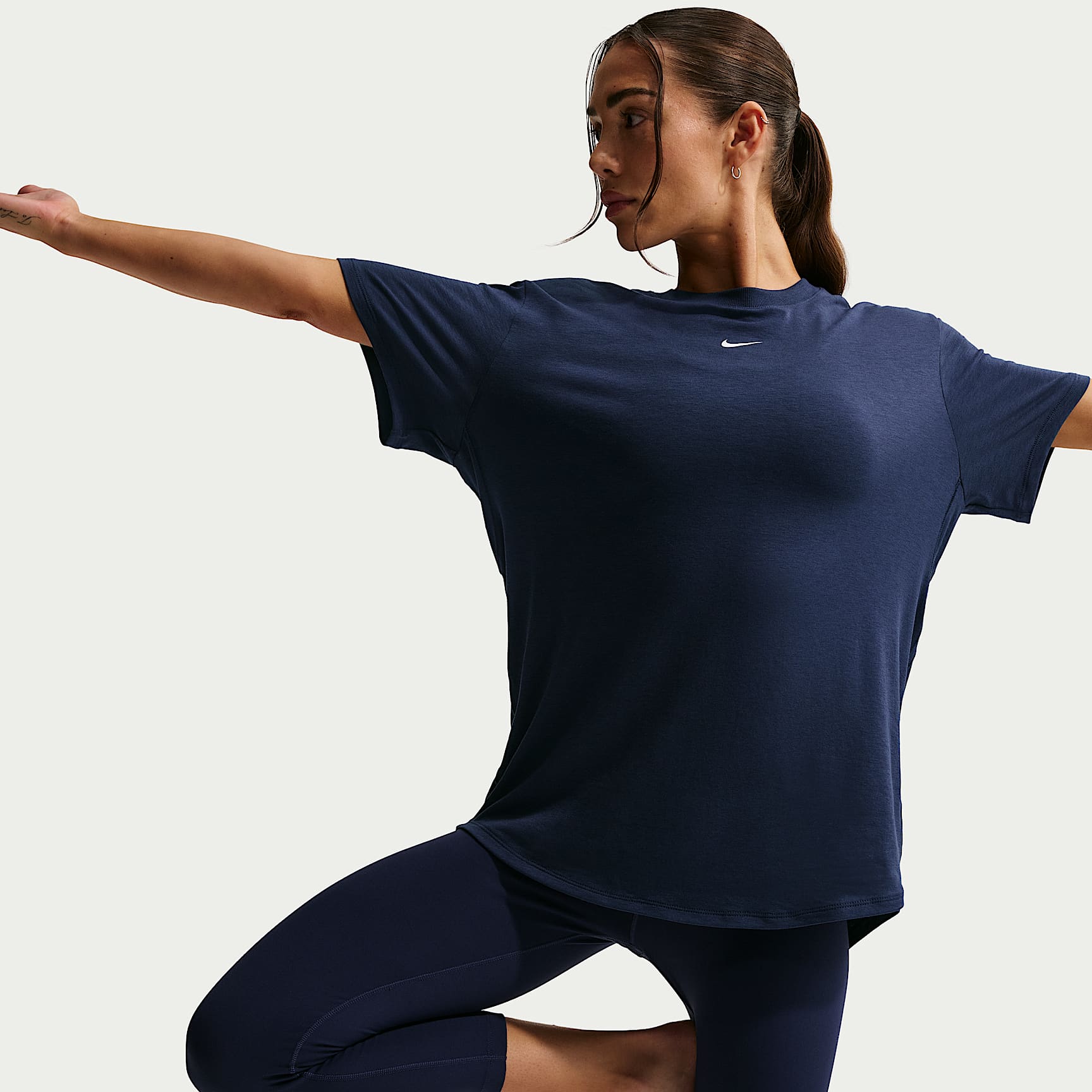 Nike One Relaxed Women's Dri-FIT Short-Sleeve Top – Midnight Navy/White