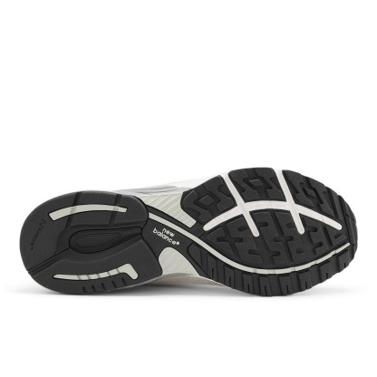 Made in USA 993 – Reflection with Medium Gray and White