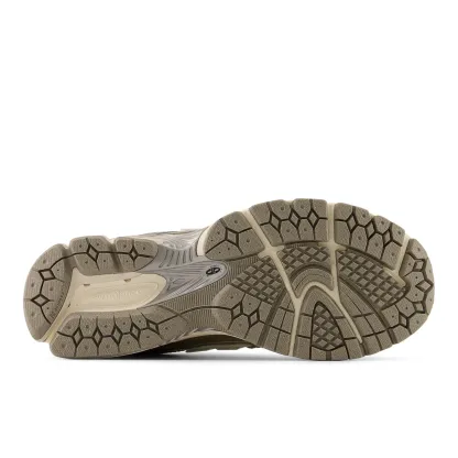 1906R – Arid Stone with Permafrost and Silver Metallic
