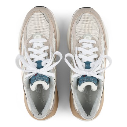 Made in USA 990v6 – Light Mushroom with Moonrock