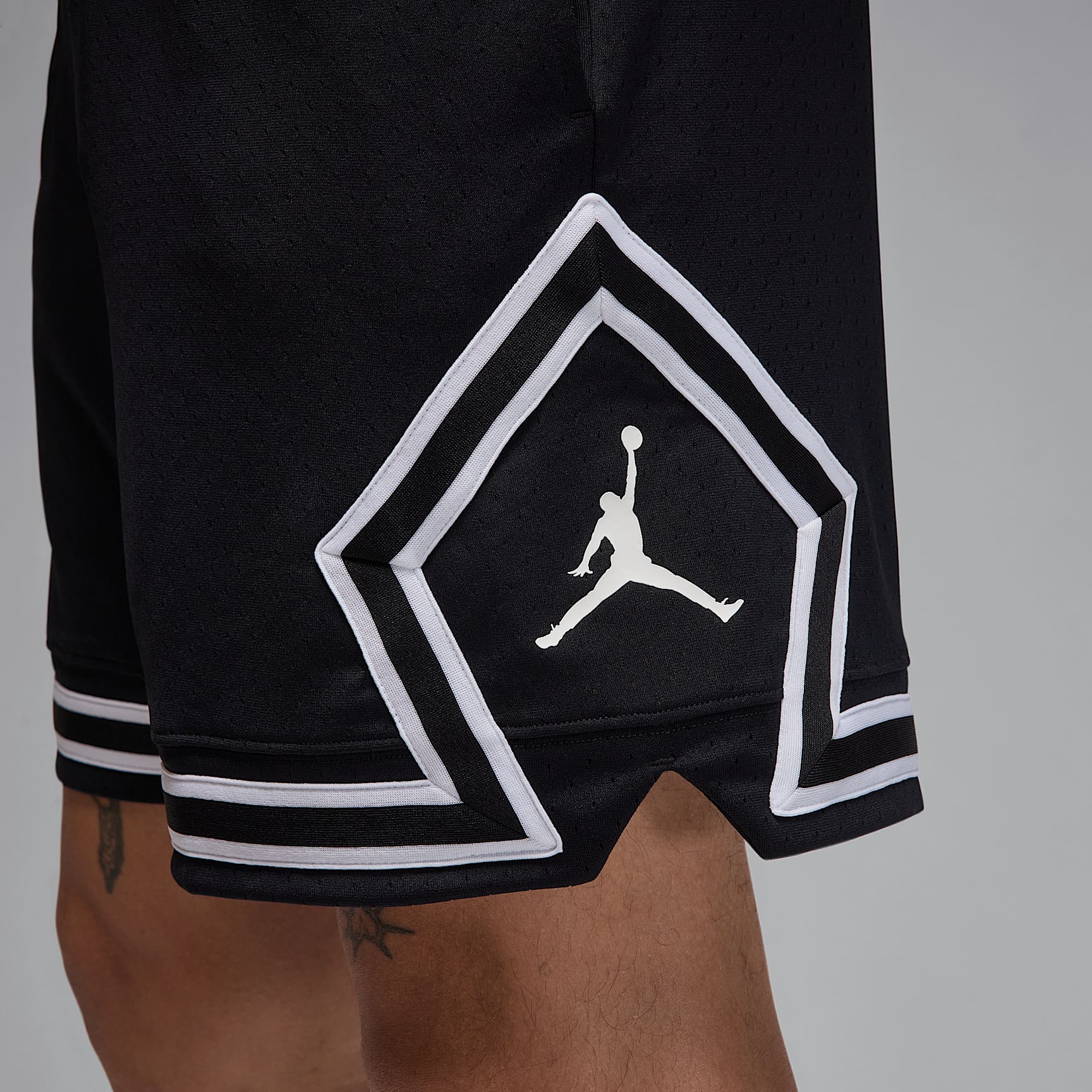 Jordan Sport Men's Dri-FIT 18cm (approx.) Mesh Diamond Shorts – Black/White/White