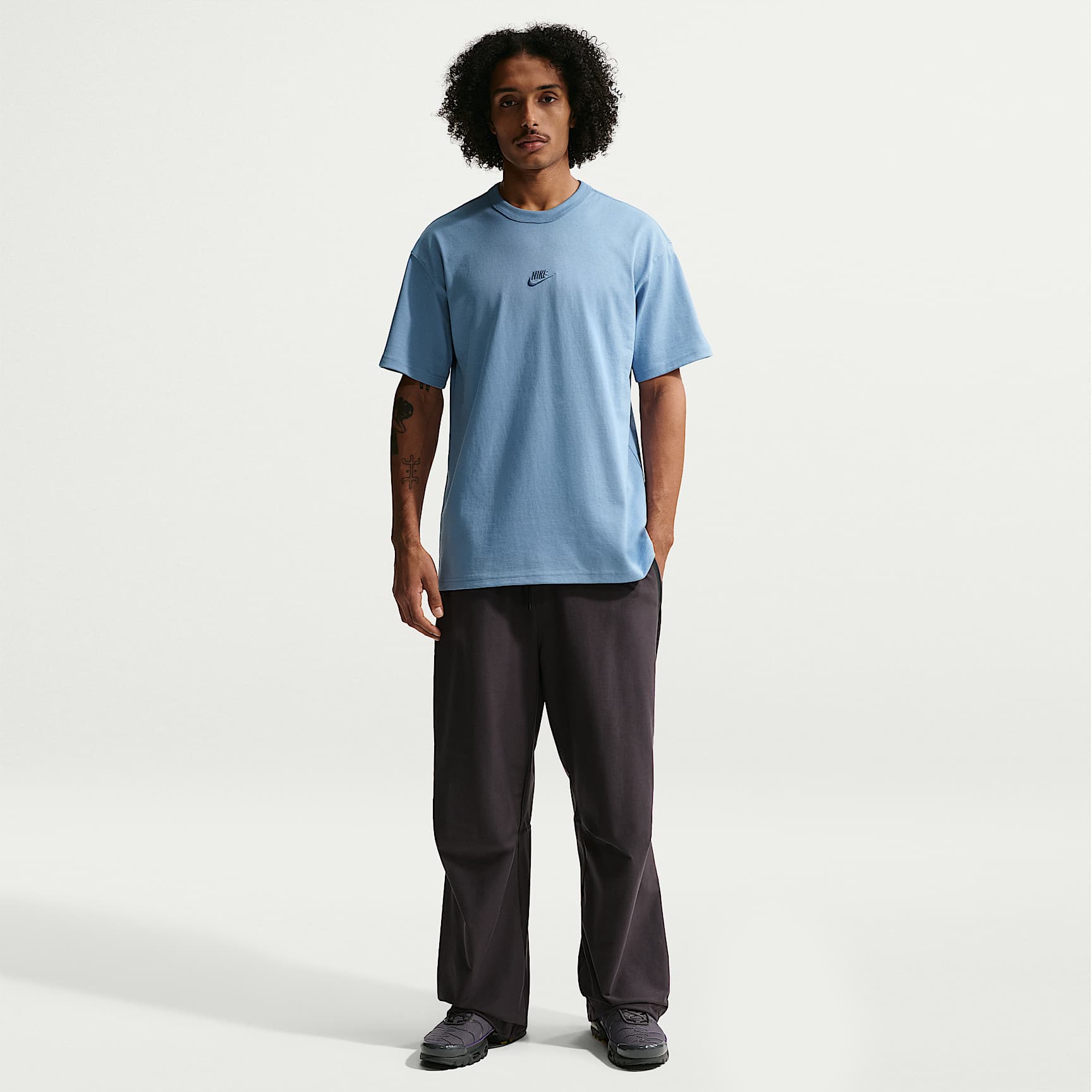 Nike Sportswear Premium Essentials Men's T-Shirt – Work Blue