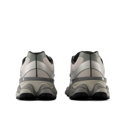 9060 – SILVER METALLIC with GREY MATTER