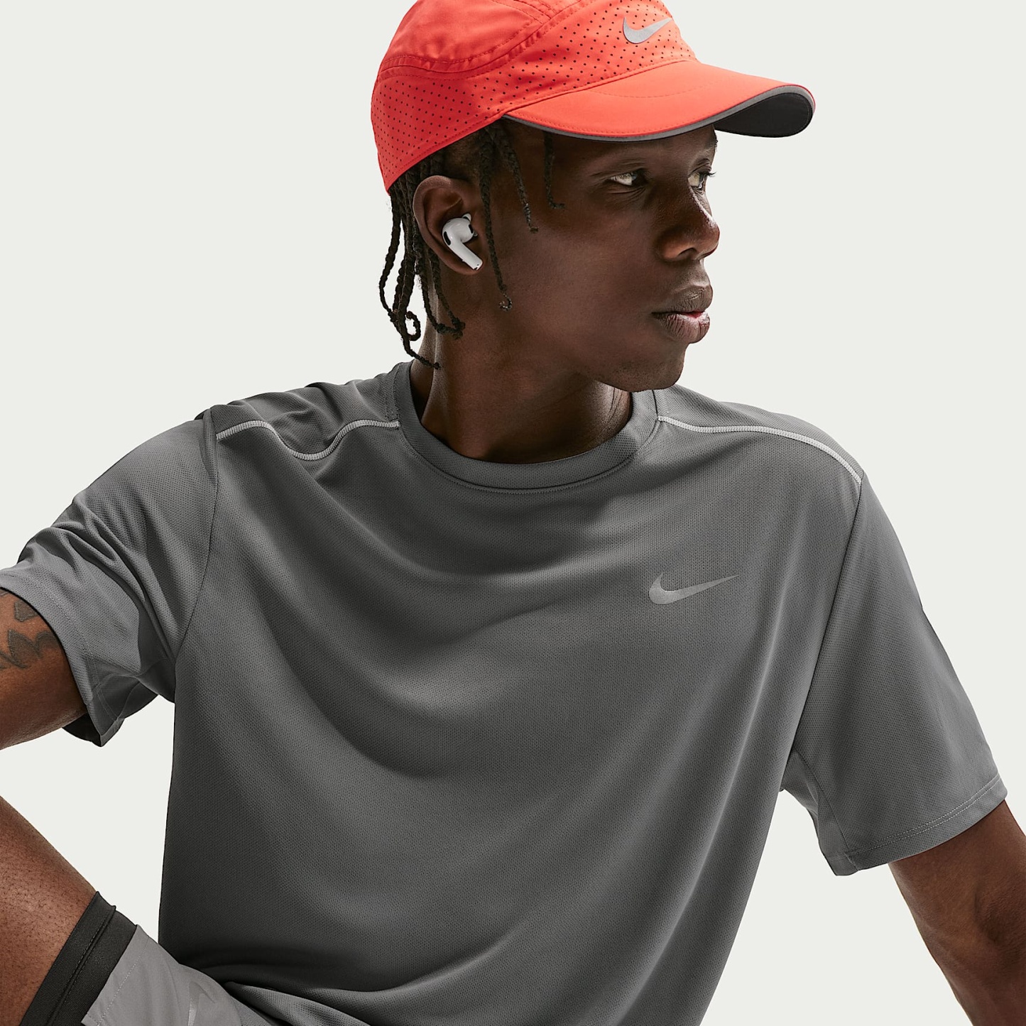 Nike Miler Men's Dri-FIT Short-Sleeve Running Top – Smoke Grey/Iron Grey