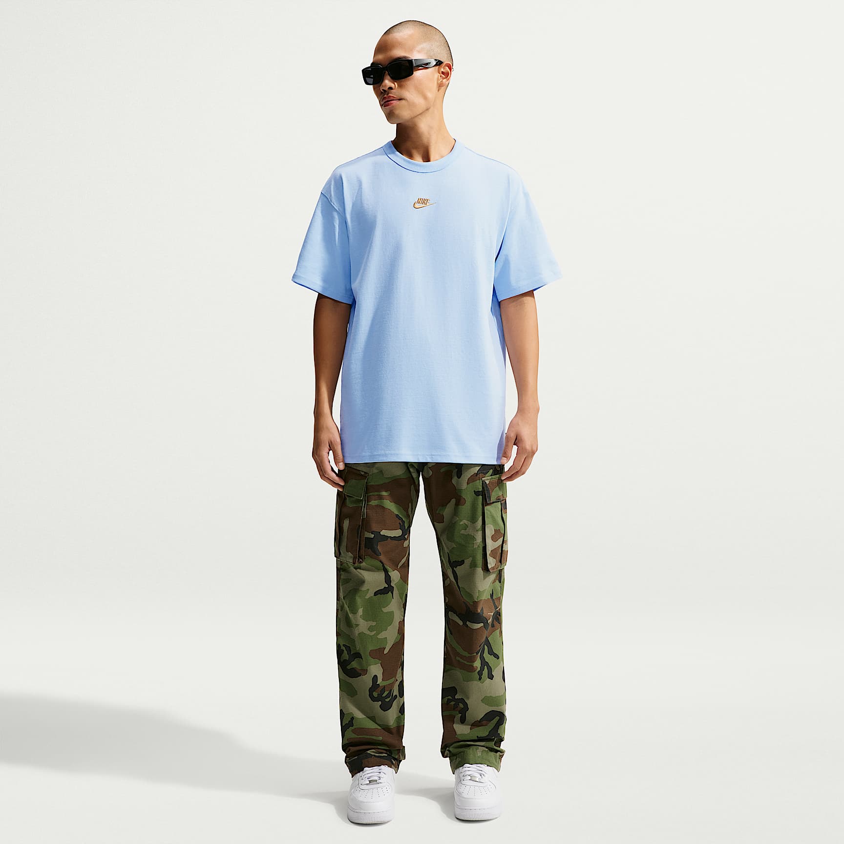 Nike Sportswear Premium Essentials Men's T-Shirt – Ice Blue/Flat Gold