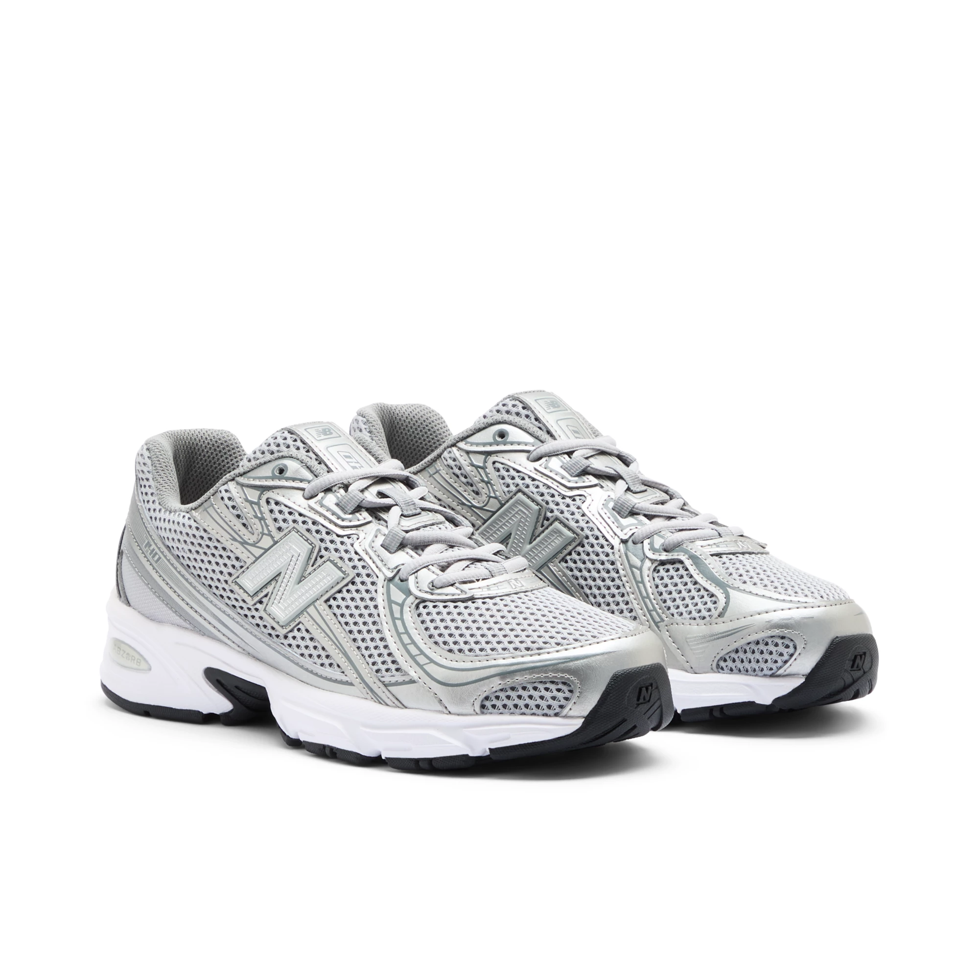 740 – CASTLEROCK with Metallic Silver and Silver Metallic