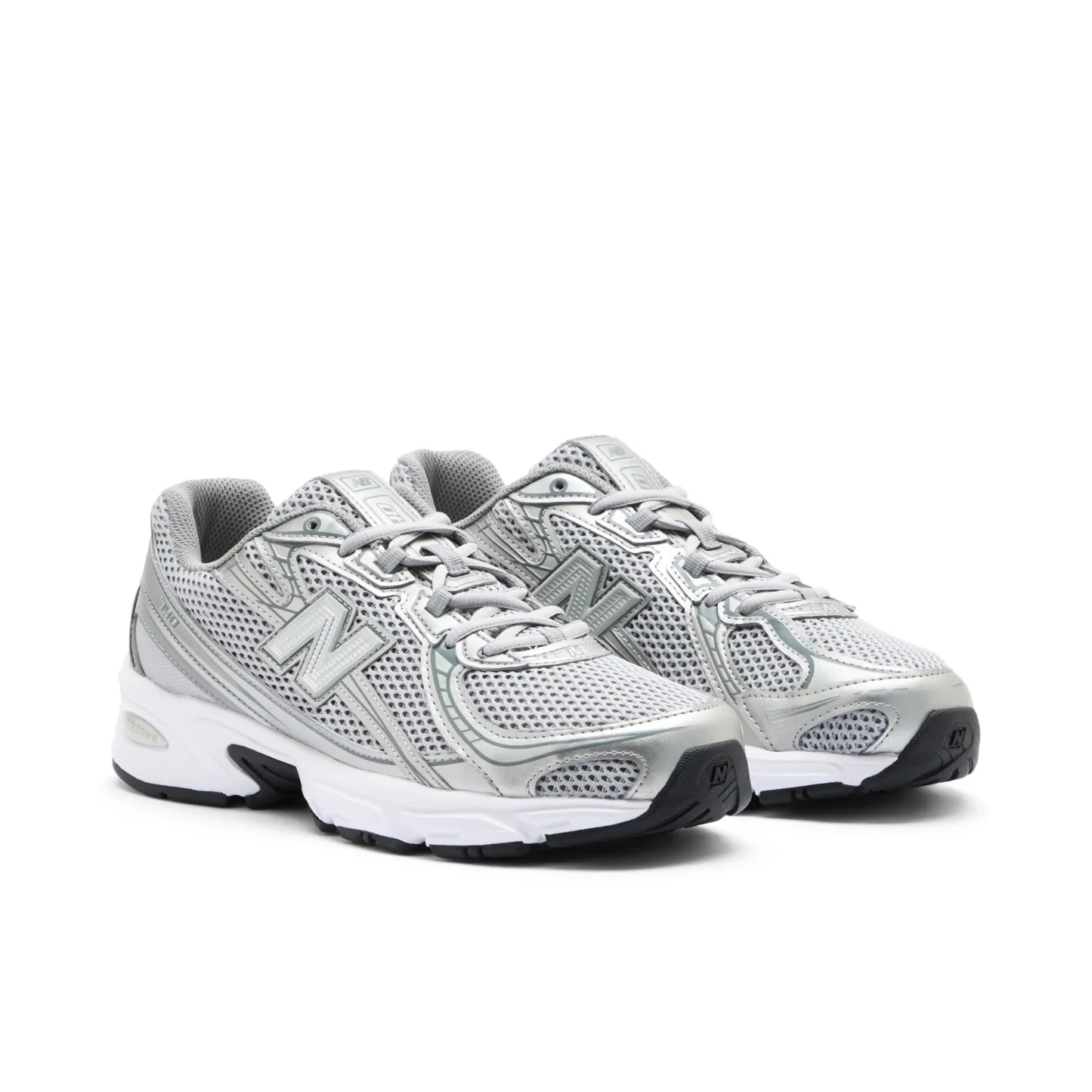 740 – CASTLEROCK with Metallic Silver and Silver Metallic