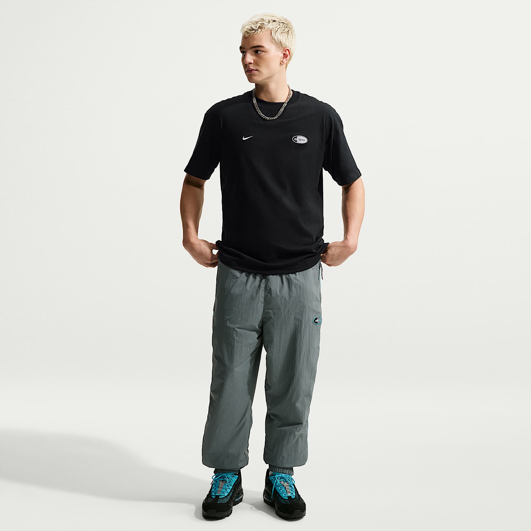 Nike Sportswear Men's T-Shirt – Black/Cool Grey