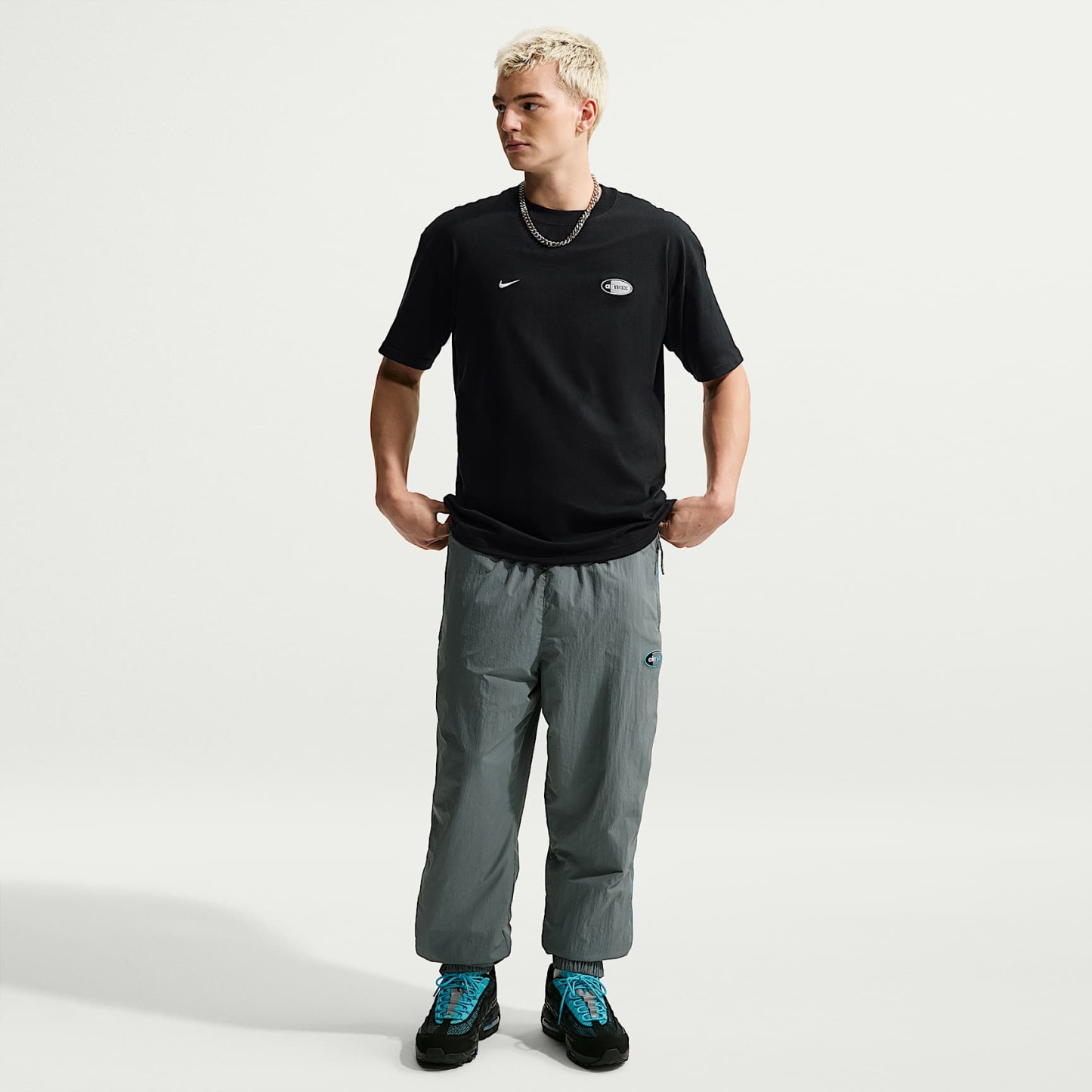 Nike Sportswear Men's T-Shirt – Black/Cool Grey