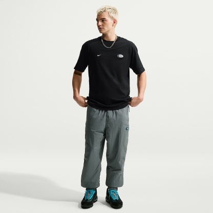 Nike Sportswear Men's T-Shirt – Black/Cool Grey