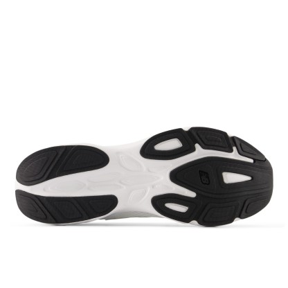 Fresh Foam Amaste – WHITE with SILVER METALLIC and SHADOW RED