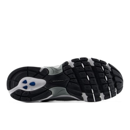 530 – SILVER METALLIC with GREY MATTER and OUTFIELD
