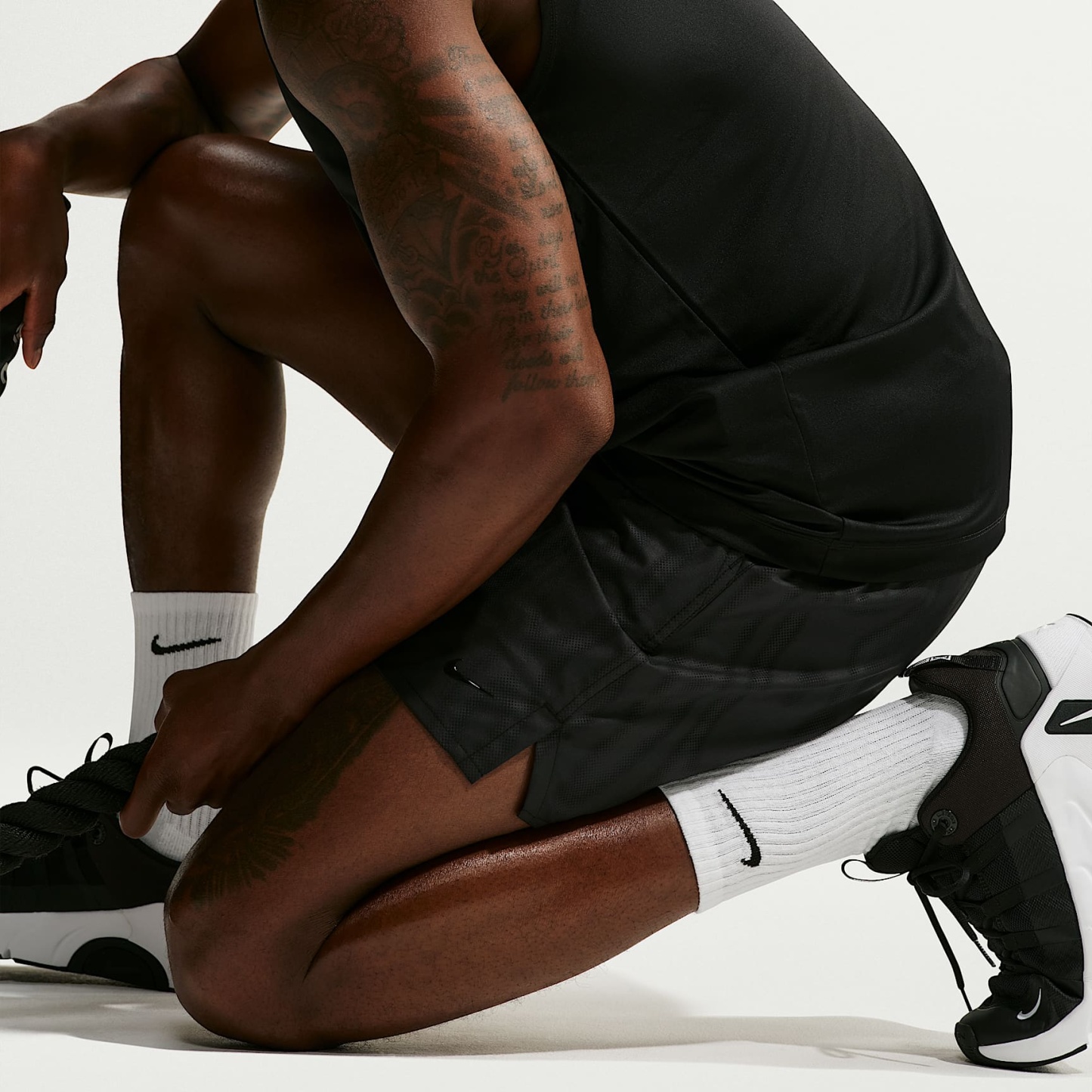 Nike Everyday Cushioned Training Crew Socks (6 Pairs) – White/Black