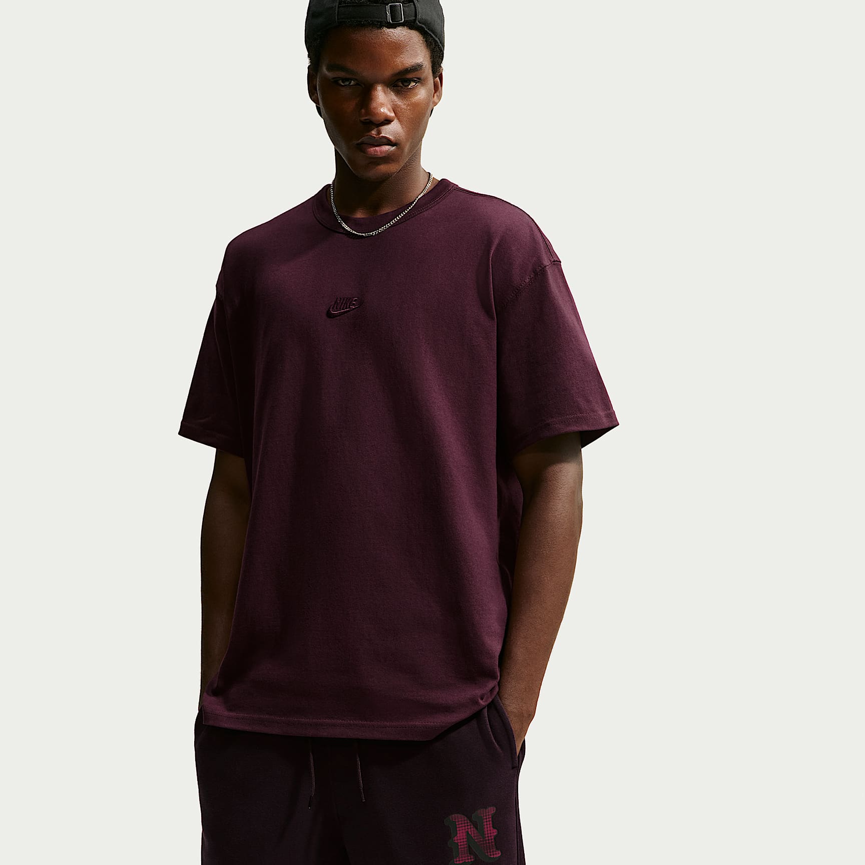 Nike Sportswear Premium Essentials Men's T-Shirt – Burgundy Crush