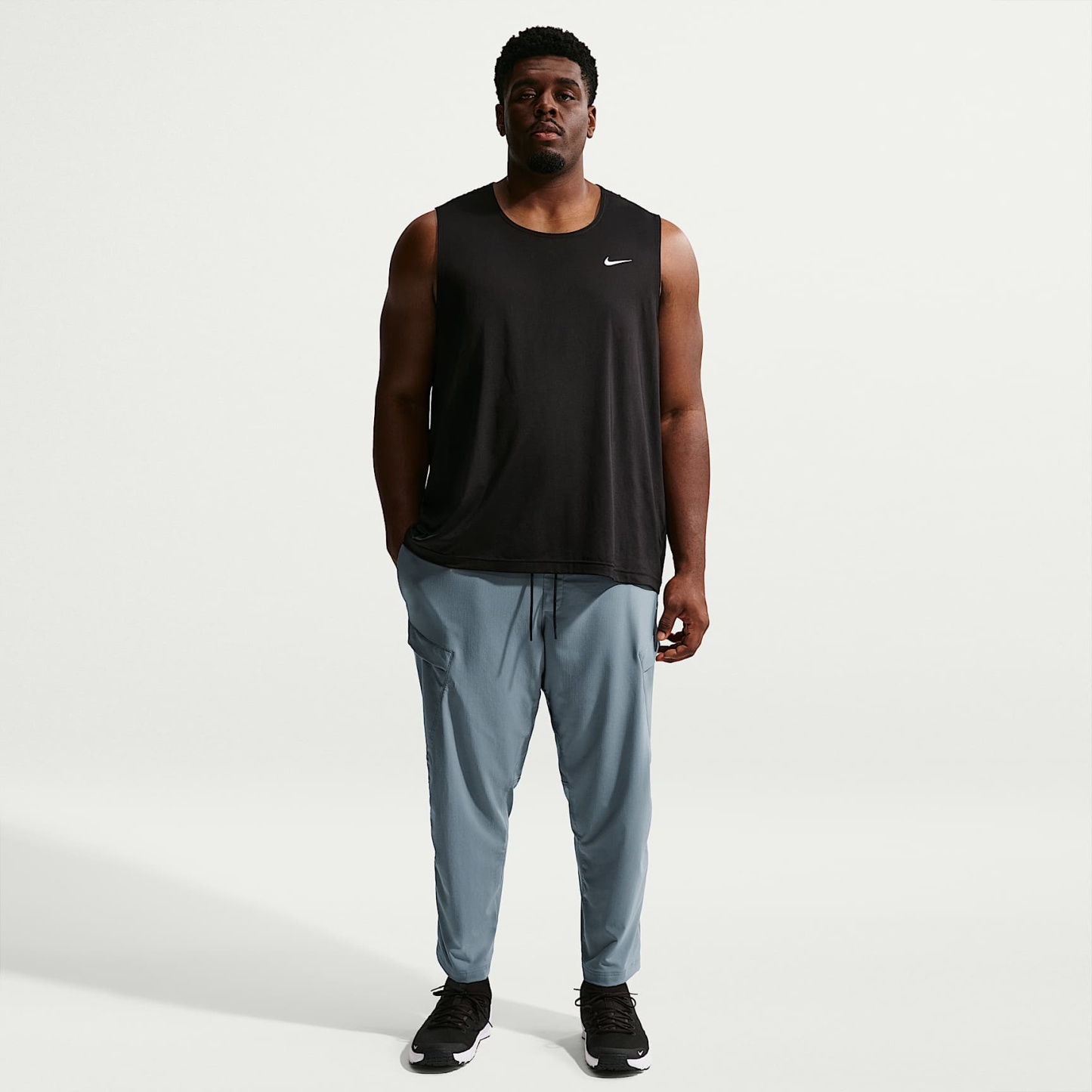 Nike Unlimited Men's Dri-FIT Versatile Cargo Trousers – Smoke Grey/Black/Smoke Grey