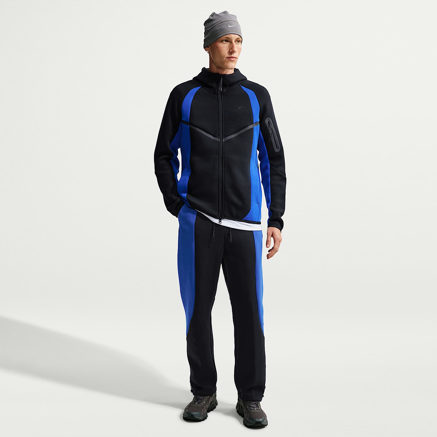 Nike Tech Men's Colour-Block Open-Hem Fleece Trousers – Black/Old Royal/Black