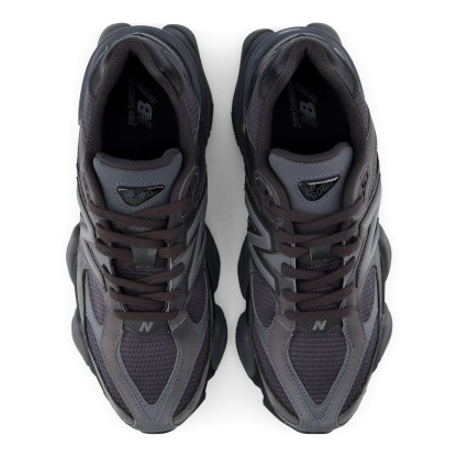 9060 – BLACK with CASTLEROCK