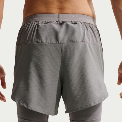 Nike Stride Men's Dri-FIT 13cm (approx.) Hybrid Running Shorts – Smoke Grey