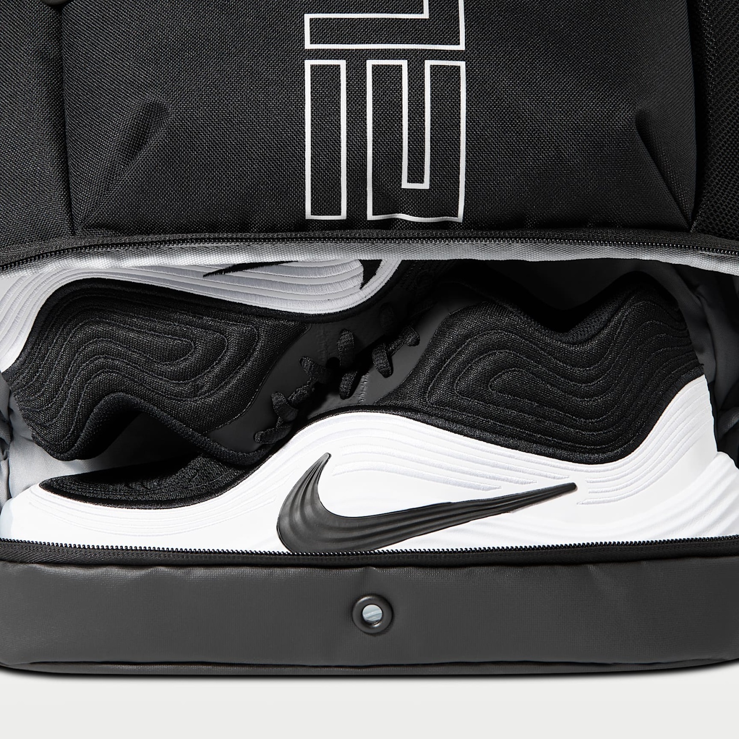 Nike Varsity Elite Backpack (32L) – Black/Black/Metallic Silver