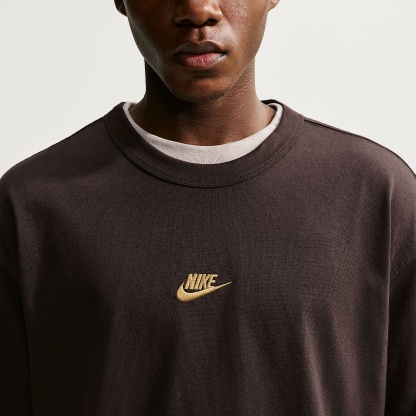 Nike Sportswear Premium Essentials Men's T-Shirt – Velvet Brown/Flat Gold