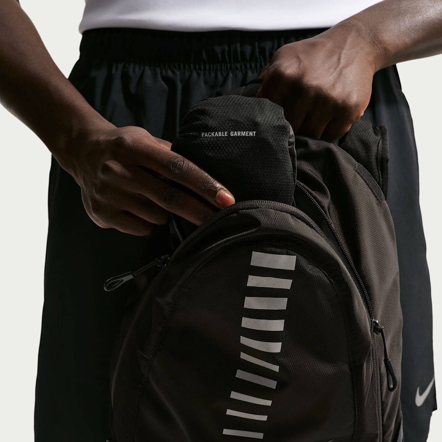 Nike Stride Men's Repel UV Running Jacket – Black/Black