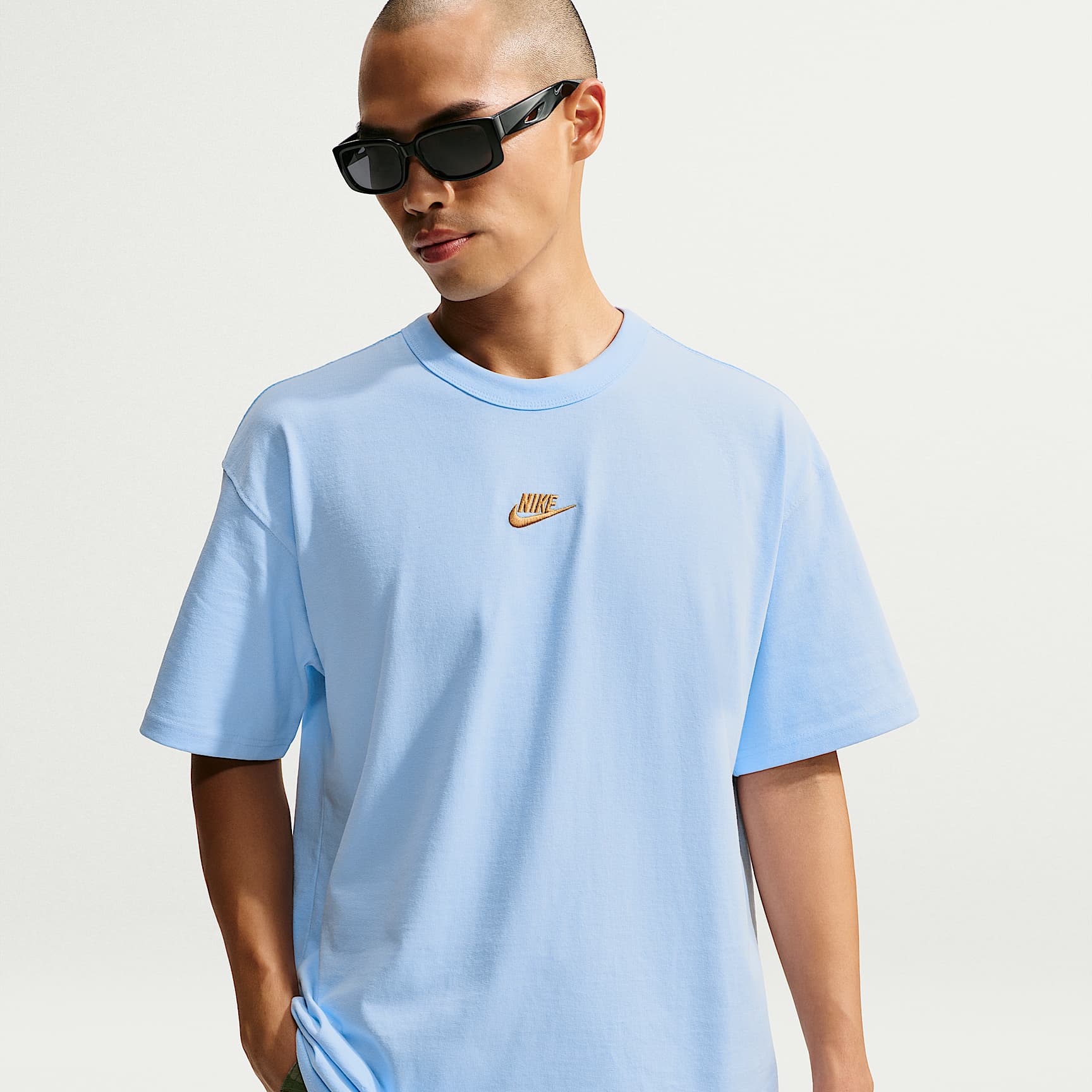 Nike Sportswear Premium Essentials Men's T-Shirt – Ice Blue/Flat Gold
