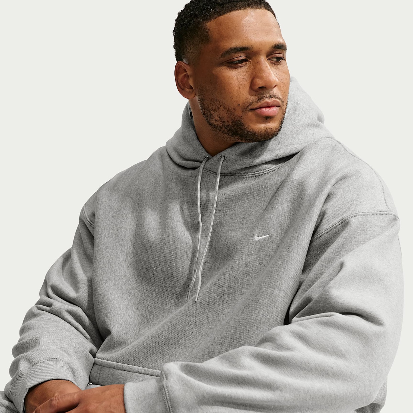 Nike Solo Swoosh Men's Pullover Hoodie – Dark Grey Heather/Light Smoke Grey/White