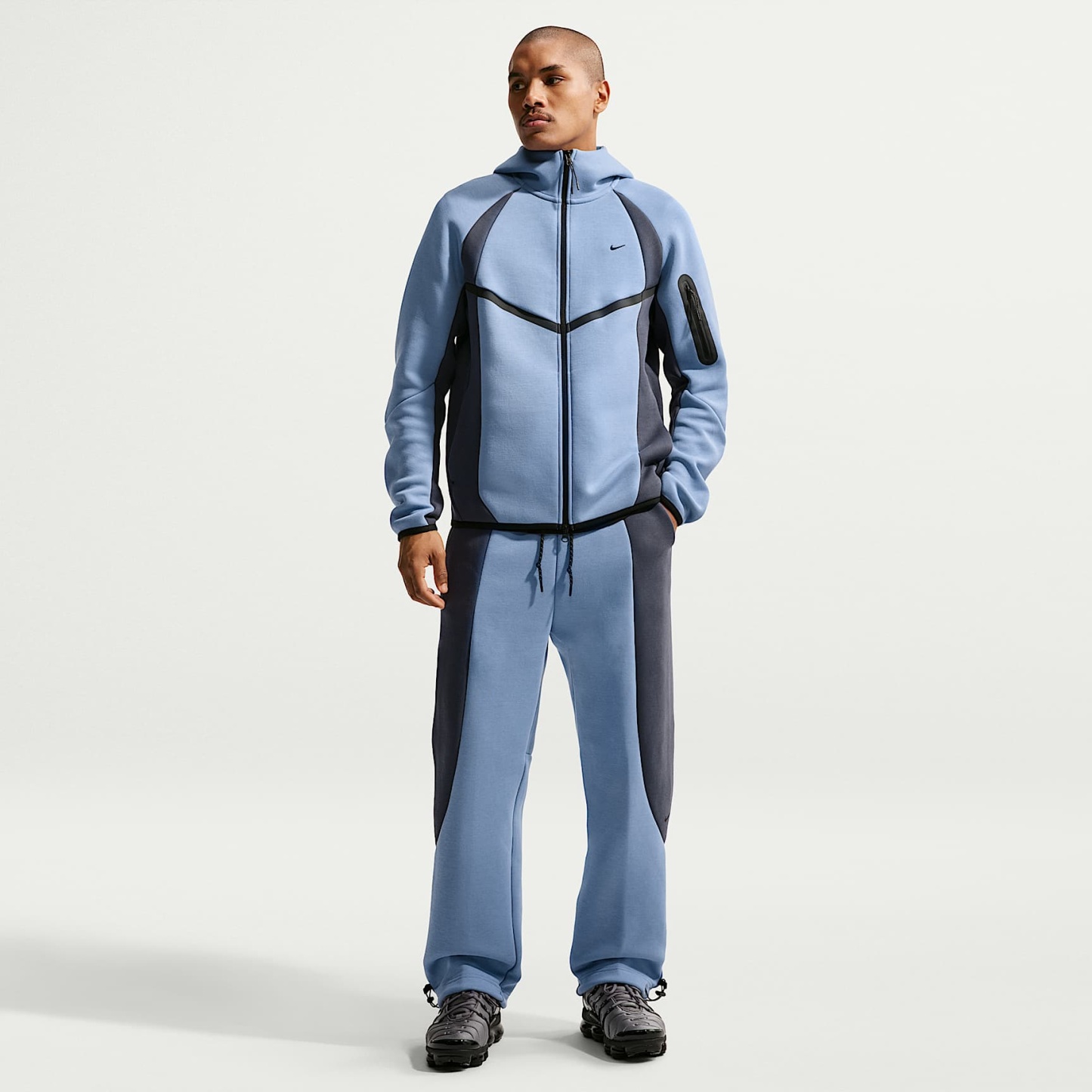 Nike Tech Men's Colour-Block Open-Hem Fleece Trousers – Work Blue/Thunder Blue/Black