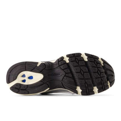 530 – SILVER METALLIC with BLACK CEMENT
