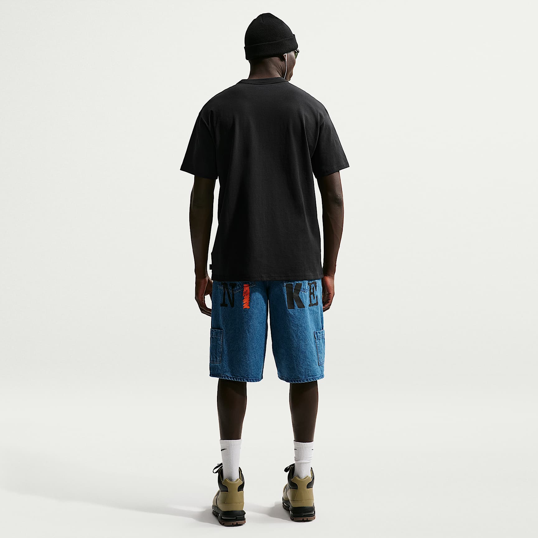 Nike Sportswear Premium Essentials Men's T-Shirt – Black