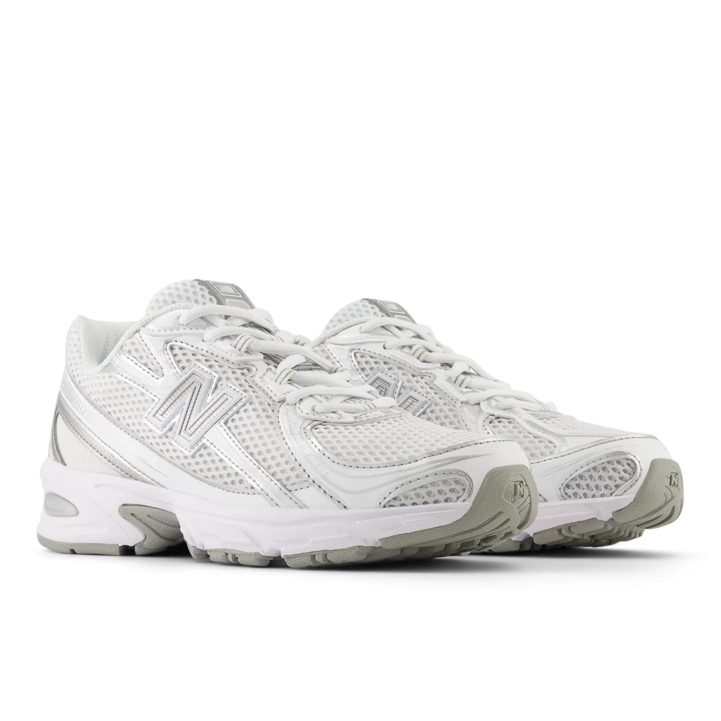 740 – WHITE with Metallic Silver and Reflection