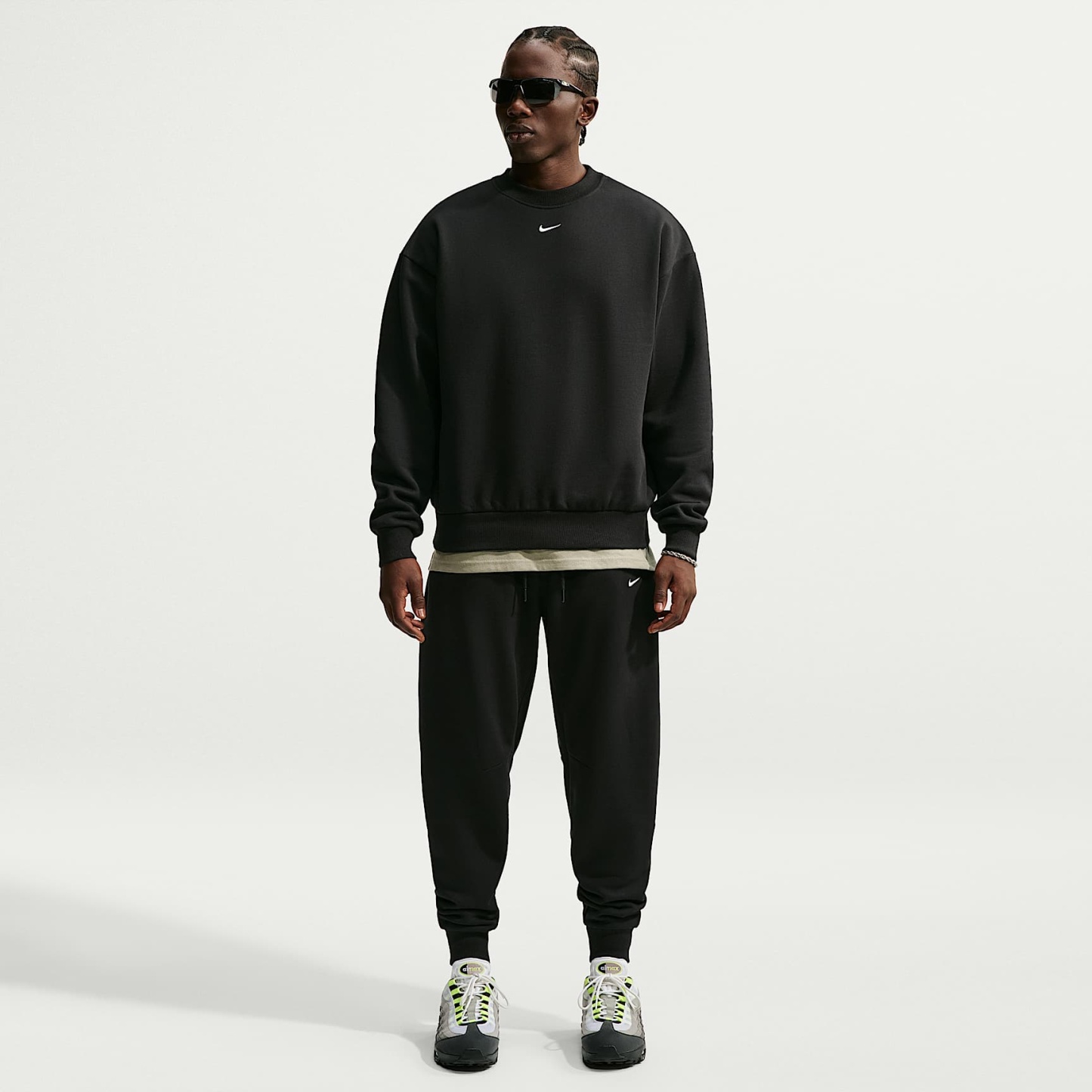 Nike Solo Fleece Men's Crew-Neck Sweatshirt – Total Black/Sail