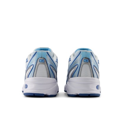 740 – BLUE AGATE with WHITE and Sky Blue