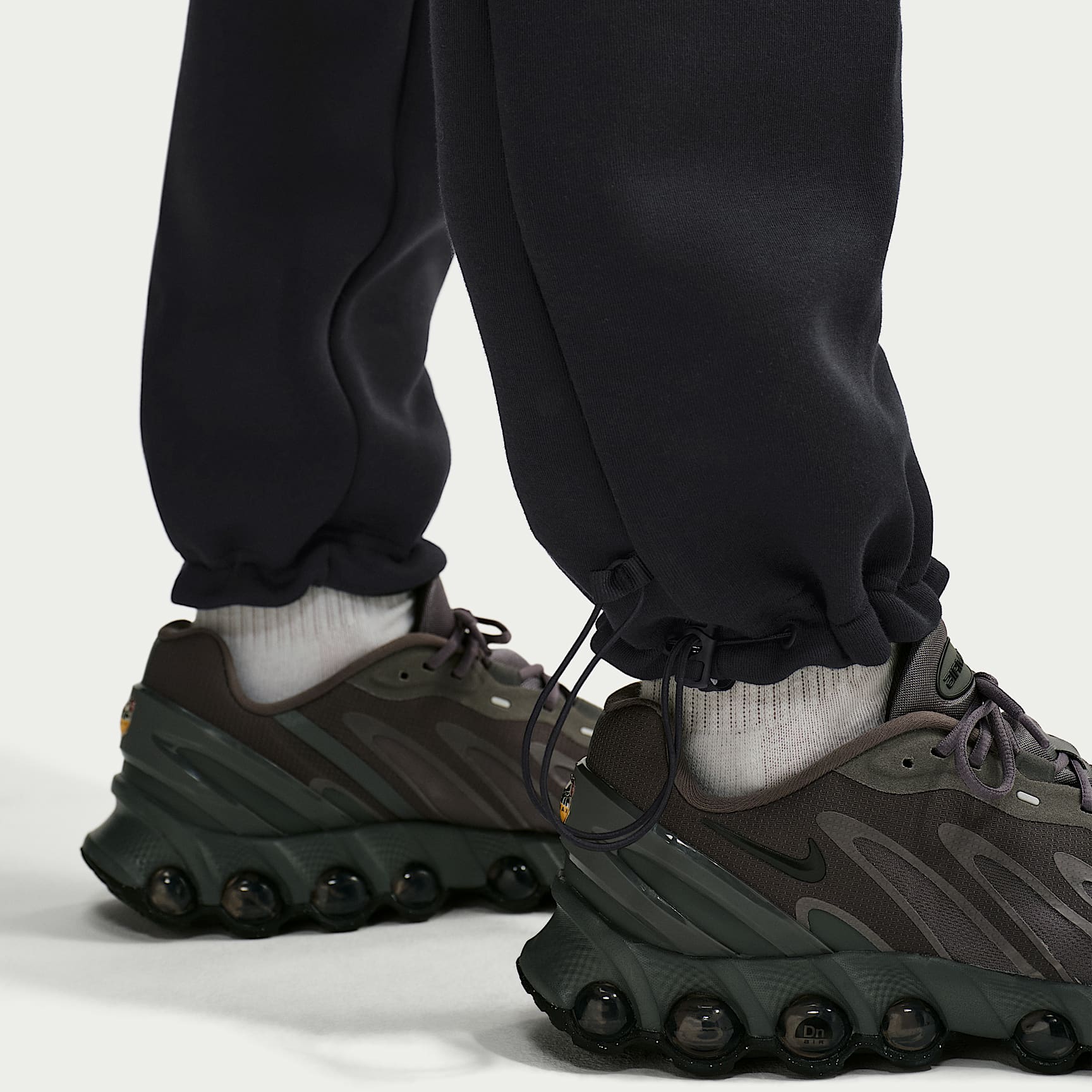 Nike Tech Men's Colour-Block Open-Hem Fleece Trousers – Black/Old Royal/Black