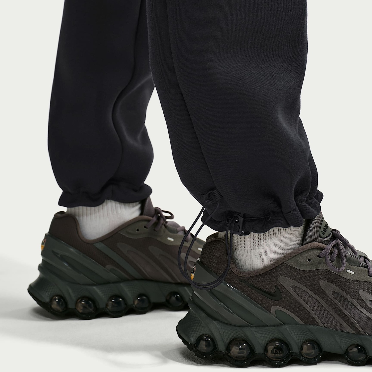 Nike Tech Men's Colour-Block Open-Hem Fleece Trousers – Black/Old Royal/Black