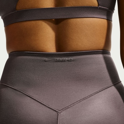NikeSKIMS Satin Shine Women's High-Waisted Bonded 66cm (approx.) Leggings – NSKM Resin/NSKM Resin