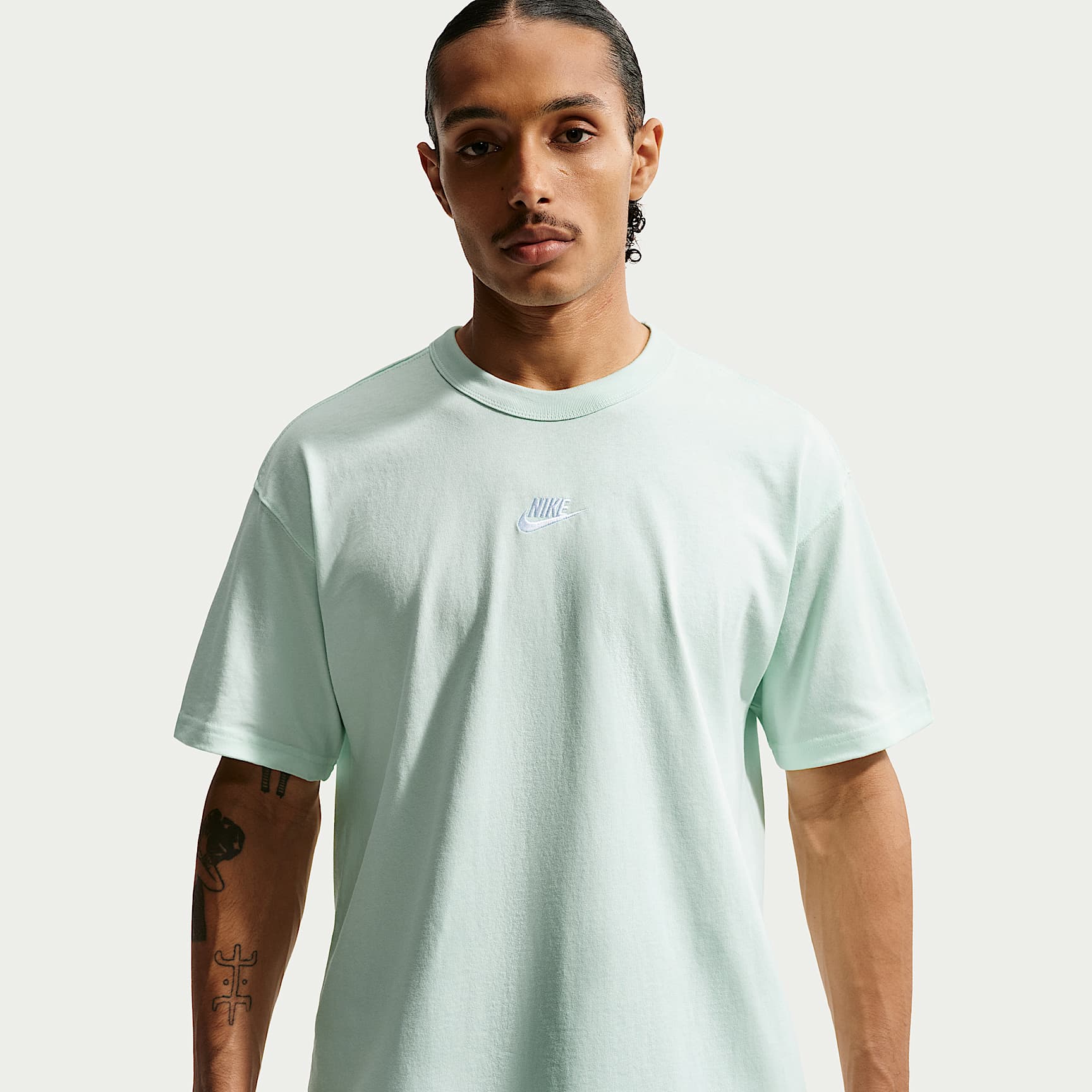 Nike Sportswear Premium Essentials Men's T-Shirt – Barely Green