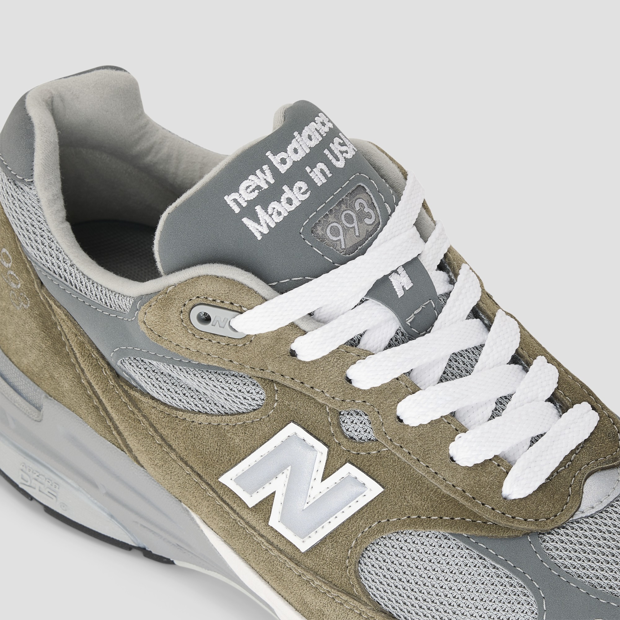 Made in USA 993 – Covert Green with Medium Gray and White