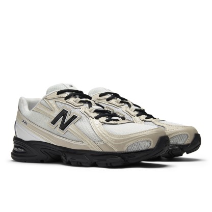 740 – TIMBERWOLF with WHITE