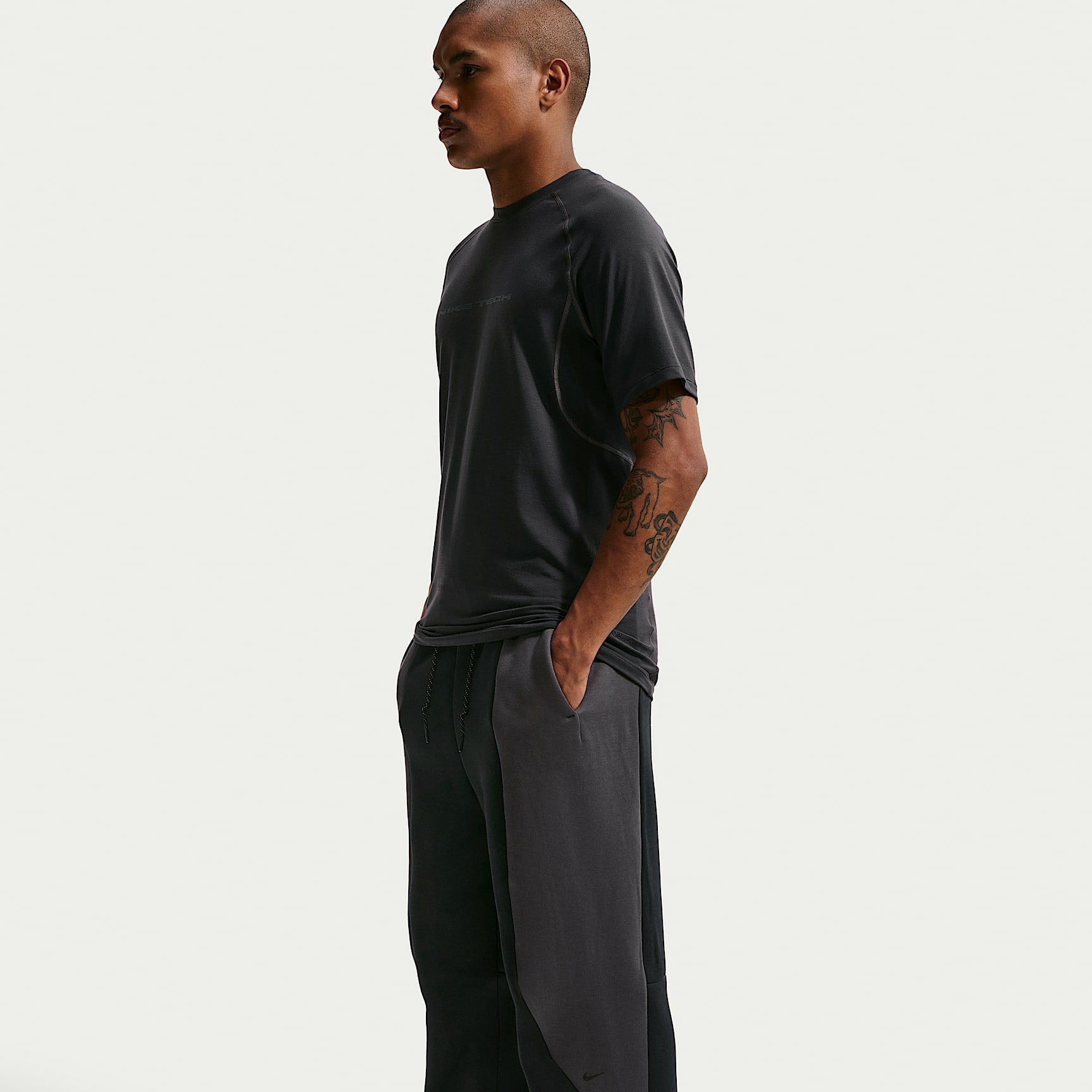 Nike Tech Men's Colour-Block Open-Hem Fleece Trousers – Black/Anthracite/Black