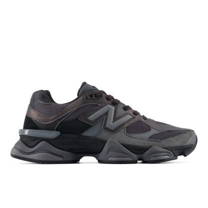 9060 – BLACK with CASTLEROCK