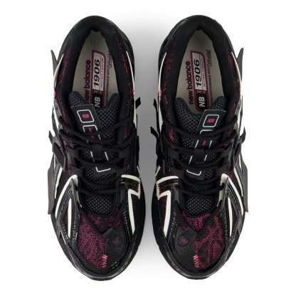 1906A – Black with Dragon Berry and White
