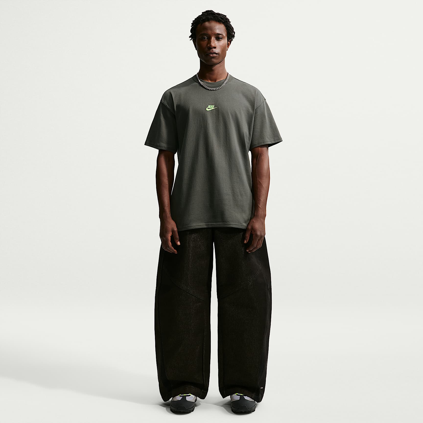 Nike Sportswear Premium Essentials Men's T-Shirt – Newsprint