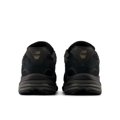 2010 – BLACK with BLACK CEMENT