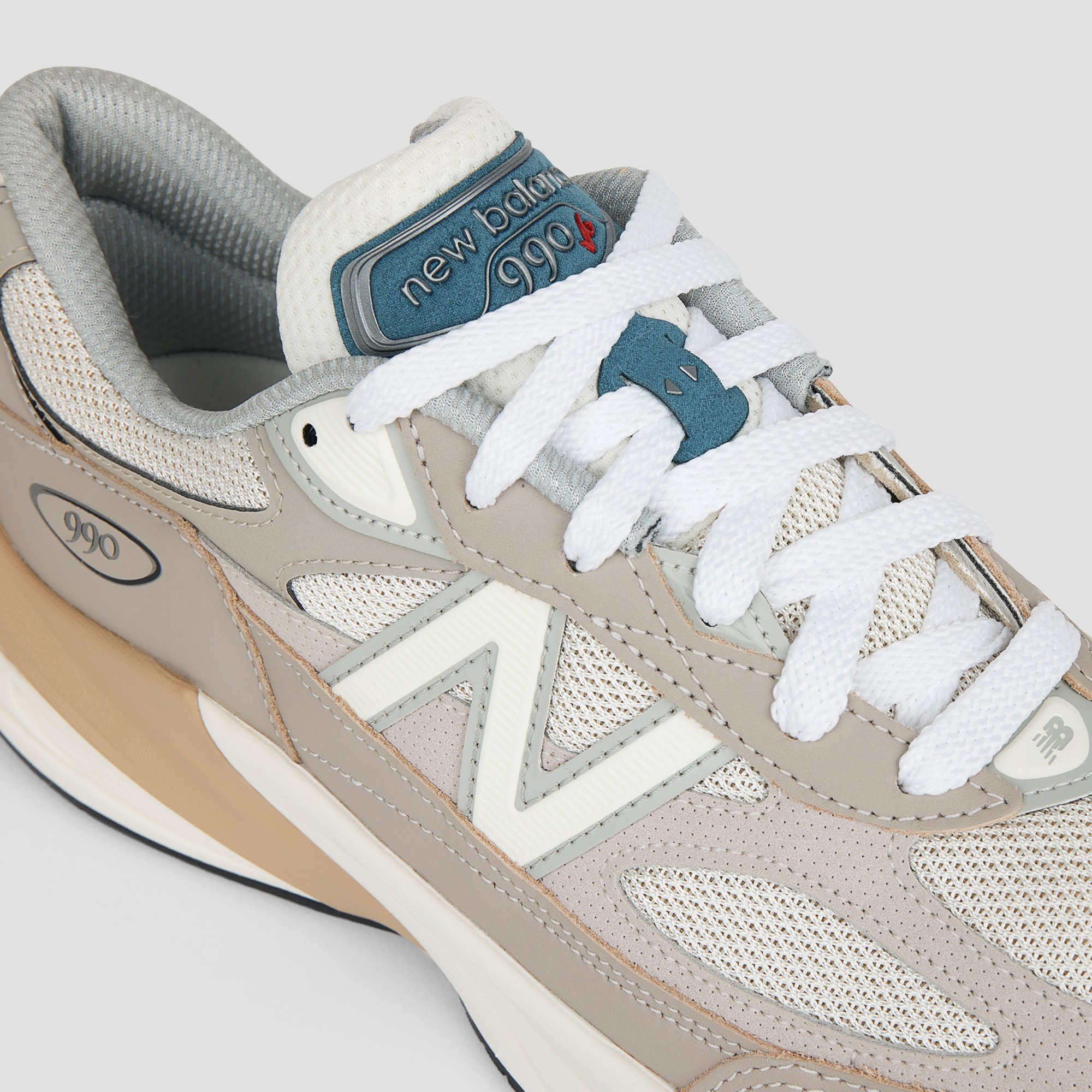 Made in USA 990v6 – Light Mushroom with Moonrock
