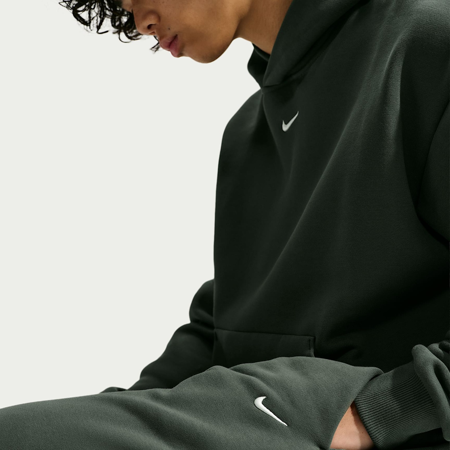 Nike Solo Fleece Men's Cuffed Trousers – Camo Green/Sail