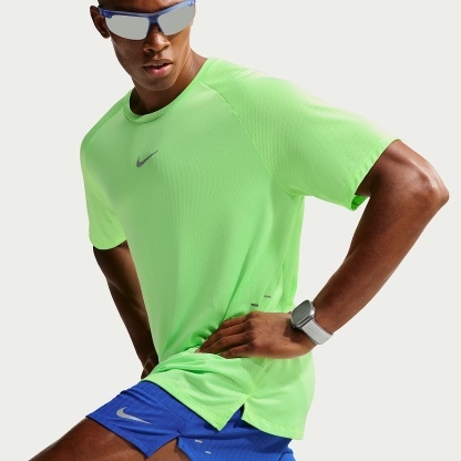 Nike Stride Aero-FIT Men's Short-Sleeve Running Top – Volt/Light Silver