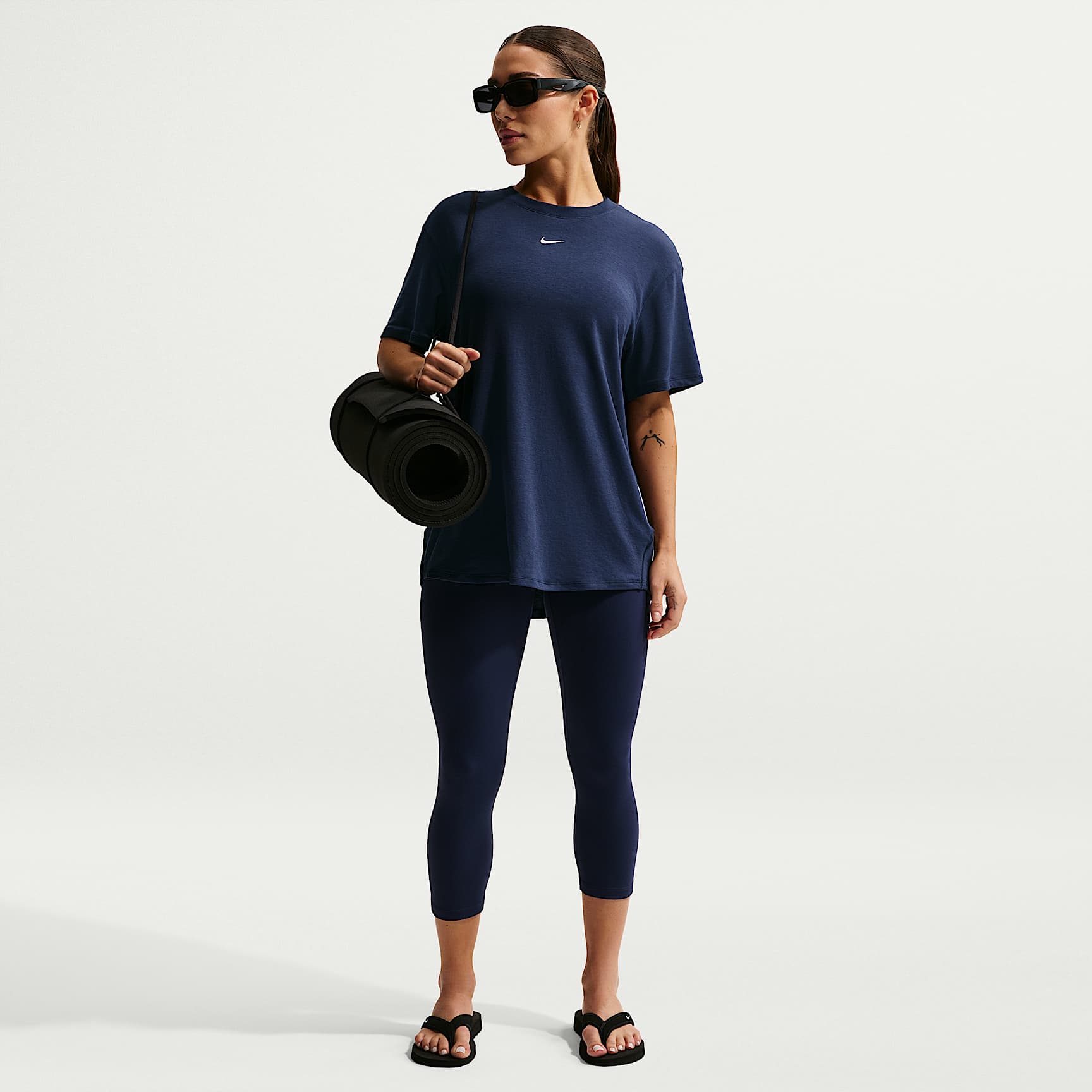 Nike One Relaxed Women's Dri-FIT Short-Sleeve Top – Midnight Navy/White